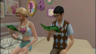 Padrastro enfadado descubre a su hijastra caliente chupandole la verga a su compañero de colegio y la castiga haciendola chupar su enorme verga